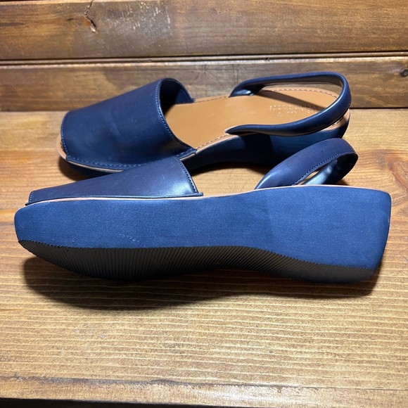 Kenneth Cole Reaction Fine Glass Wedge Sandals - Size 9 - Picture 3 of 3